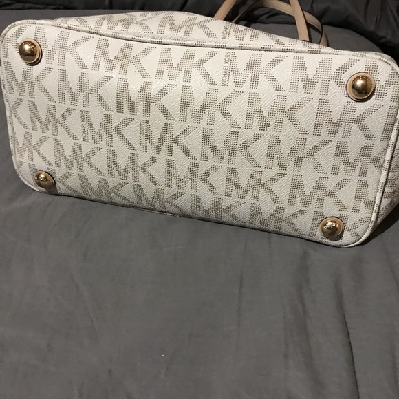 MK purse - Picture 2 of 5